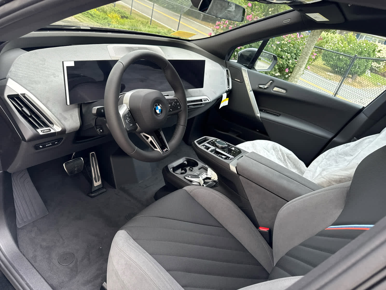 New 2026 BMW iX xDrive60 w/ M Sport Package image 10