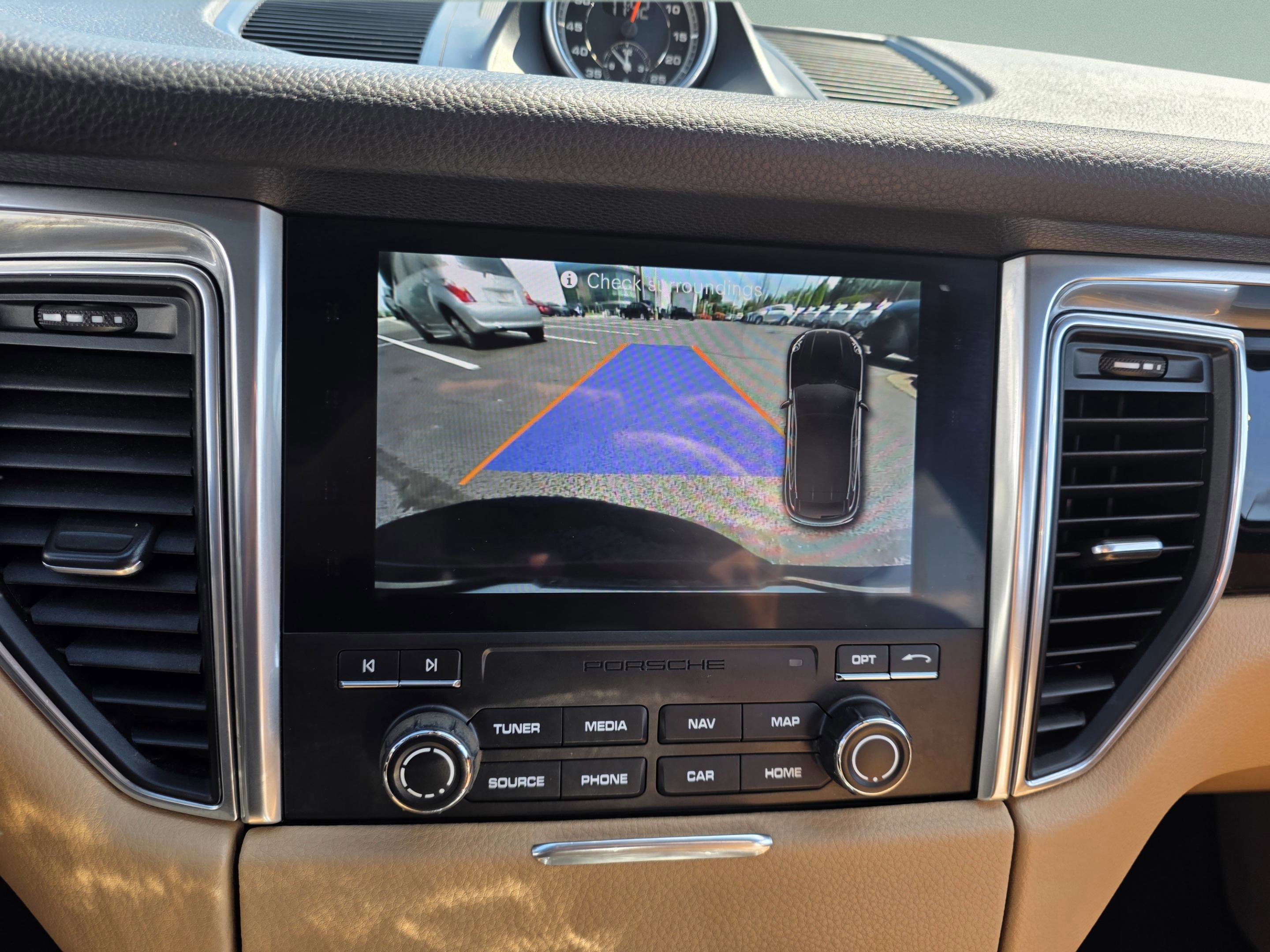 Used 2018 Porsche Macan image 26