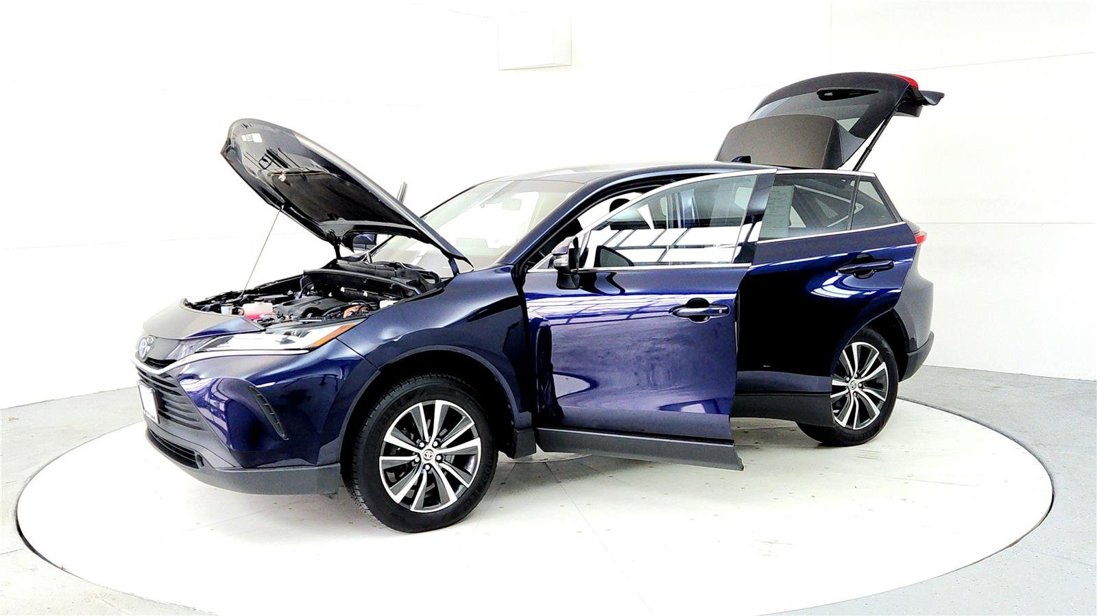 Certified 2023 Toyota Venza LE AWD/4WD image 10