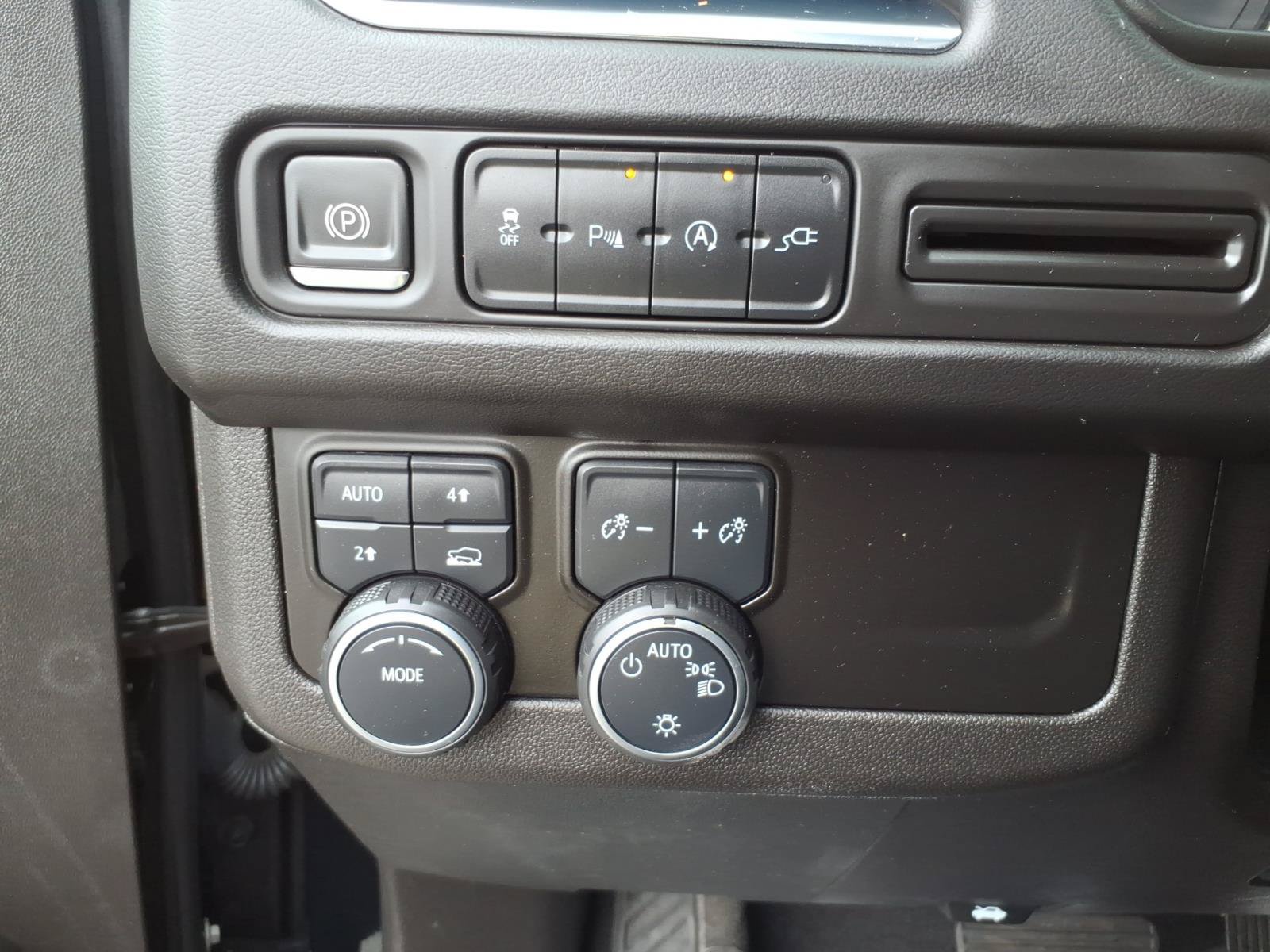 Certified 2021 Chevrolet Suburban LT AWD/4WD image 17