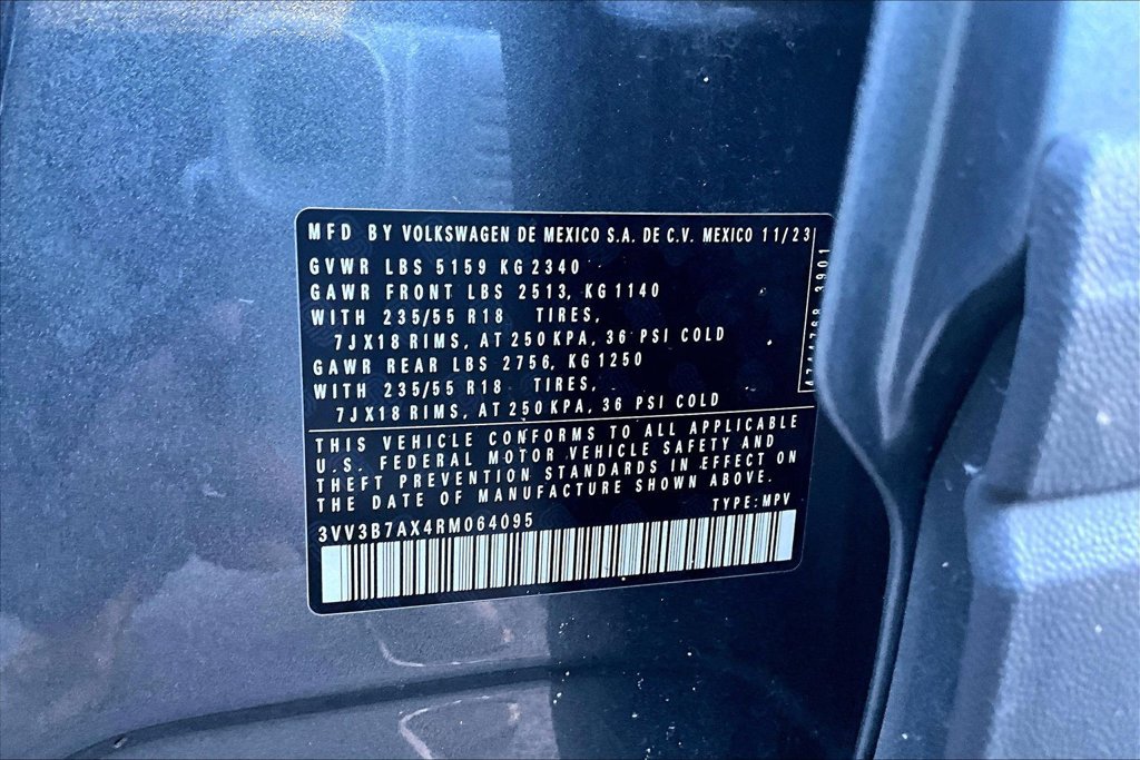 Used 2024 Volkswagen Tiguan SE FWD image 3