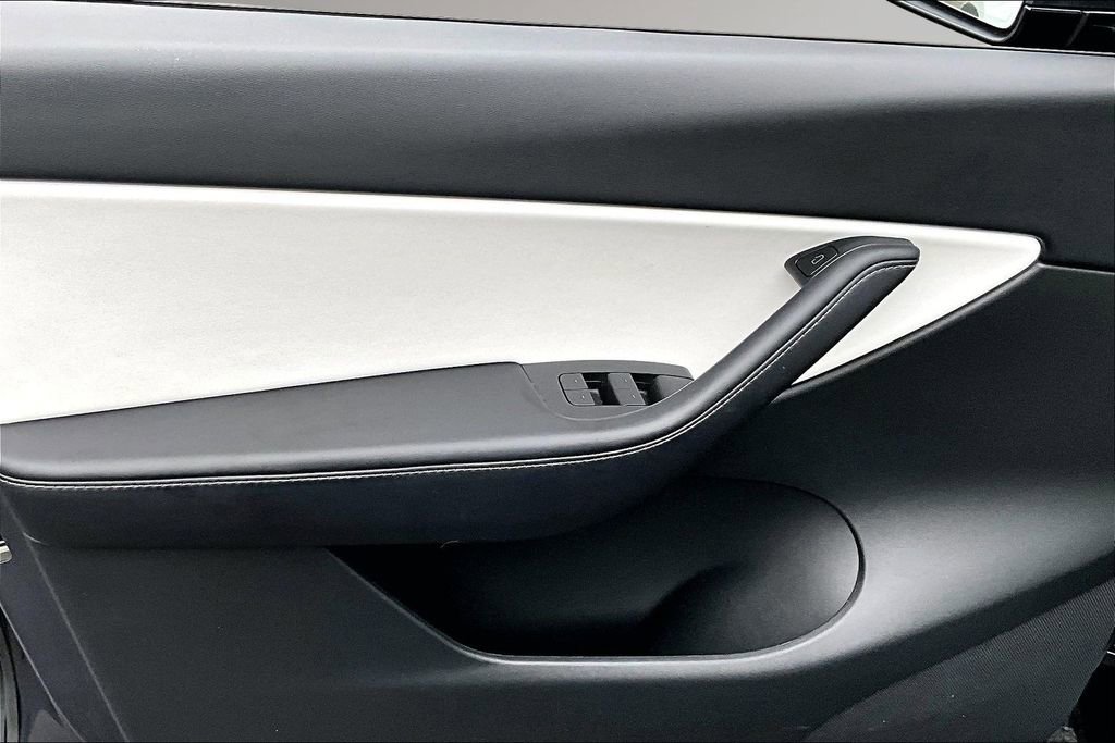 Used 2022 Tesla Model Y Performance image 19