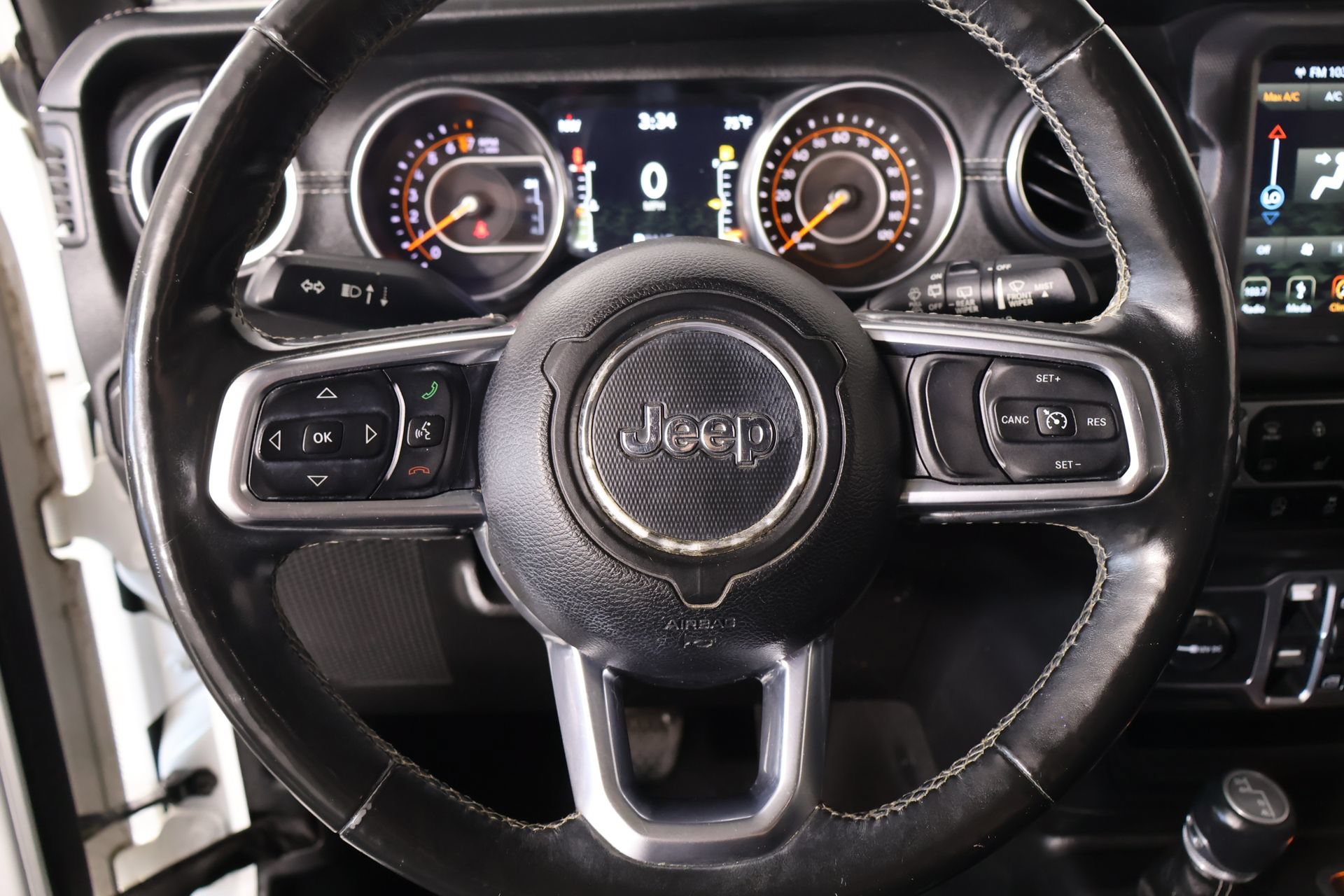 Used 2018 Jeep Wrangler Unlimited Sahara AWD/4WD image 3