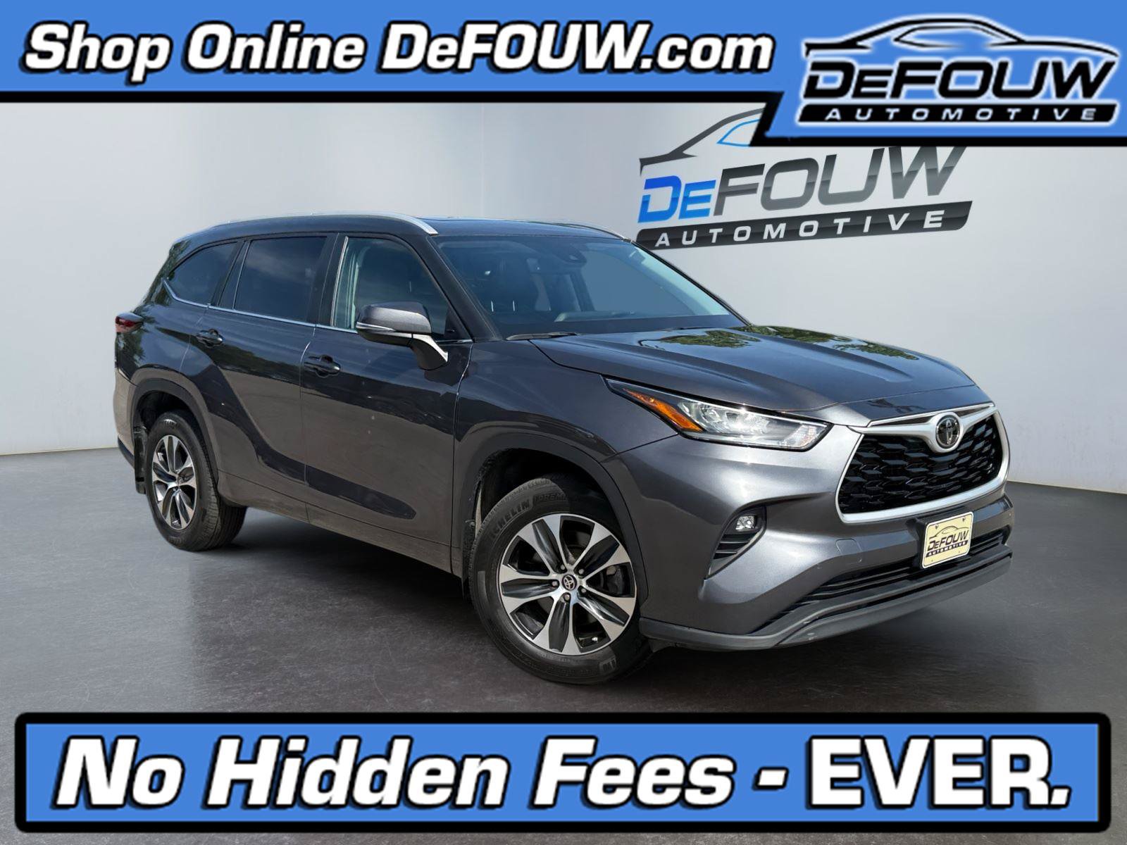 Used 2025 Toyota Highlander LE AWD/4WD image 1