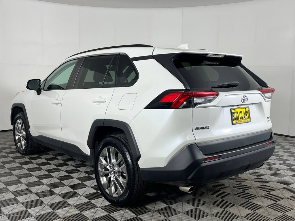 Used 2021 Toyota RAV4 XLE Premium image 8