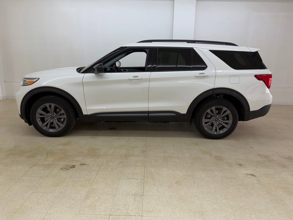 Used 2024 Ford Explorer XLT w/ Equipment Group 202A image 2