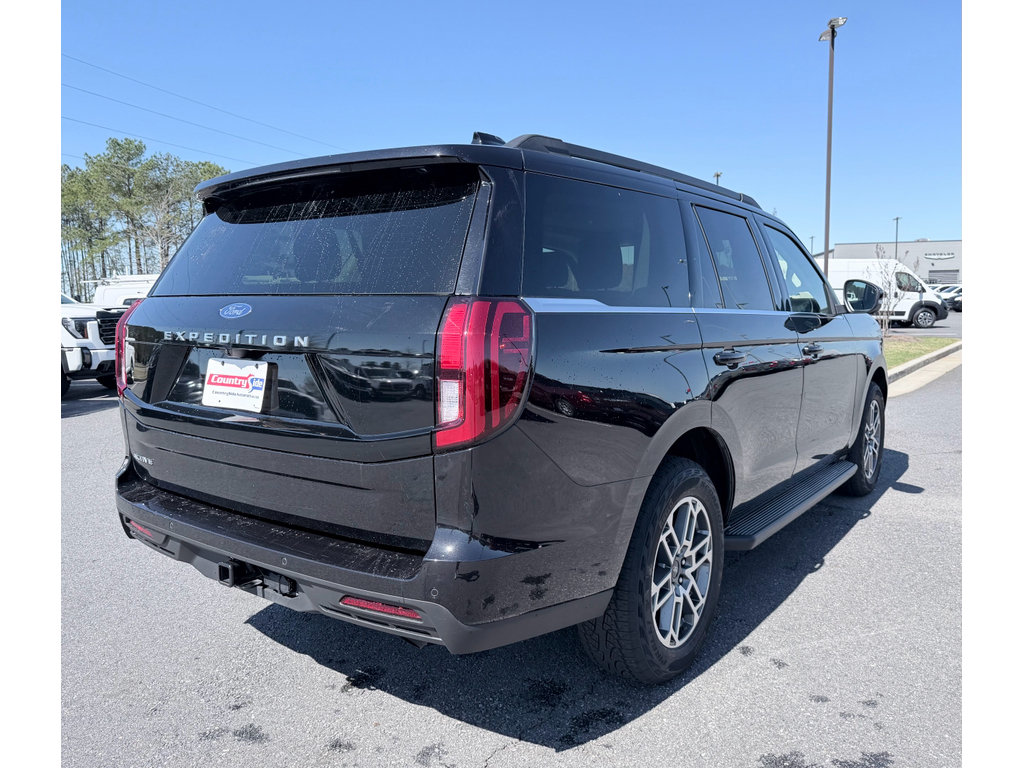 Used 2025 Ford Expedition Active AWD/4WD image 6