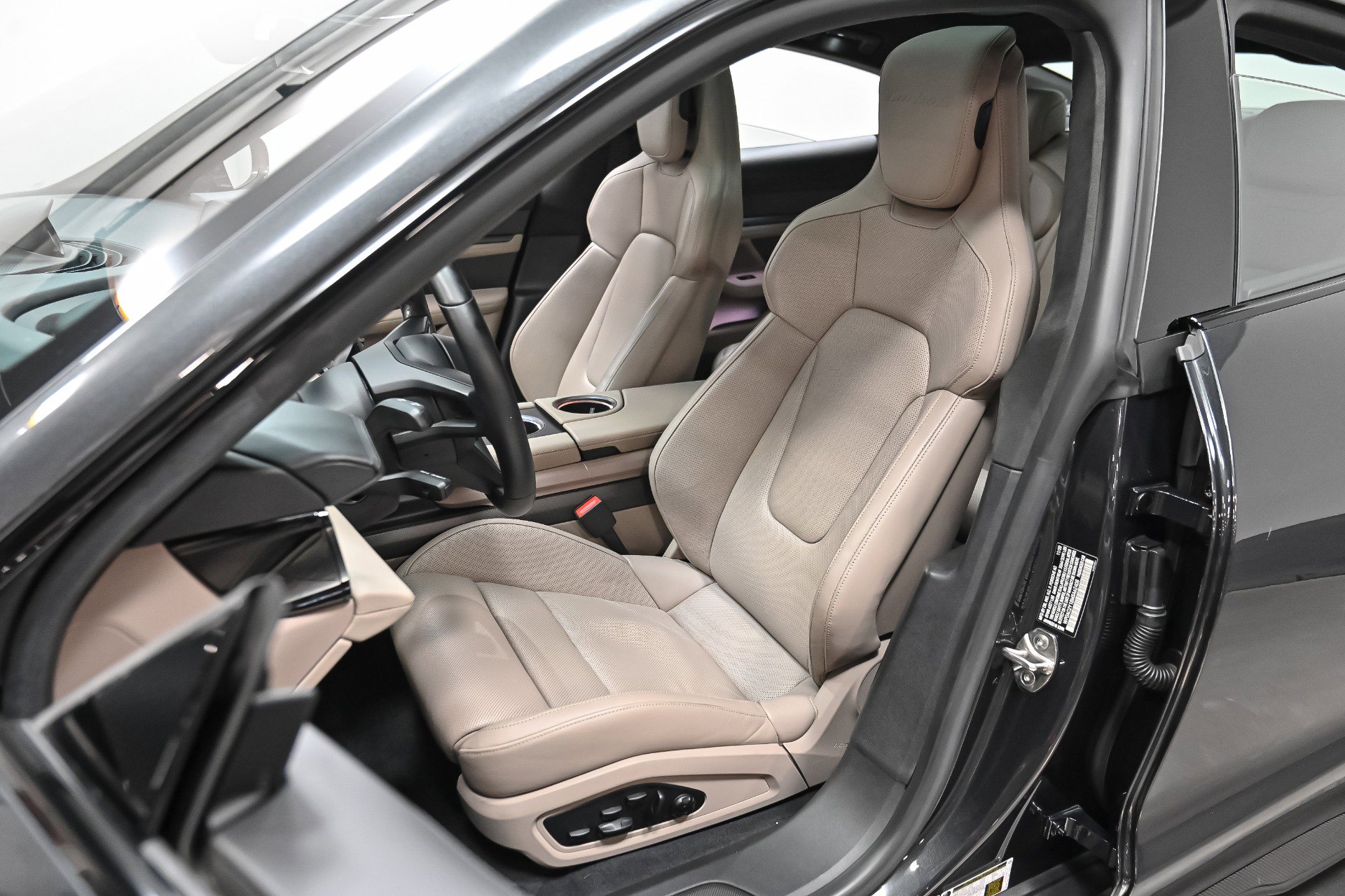 Used 2021 Porsche Taycan Turbo S image 4