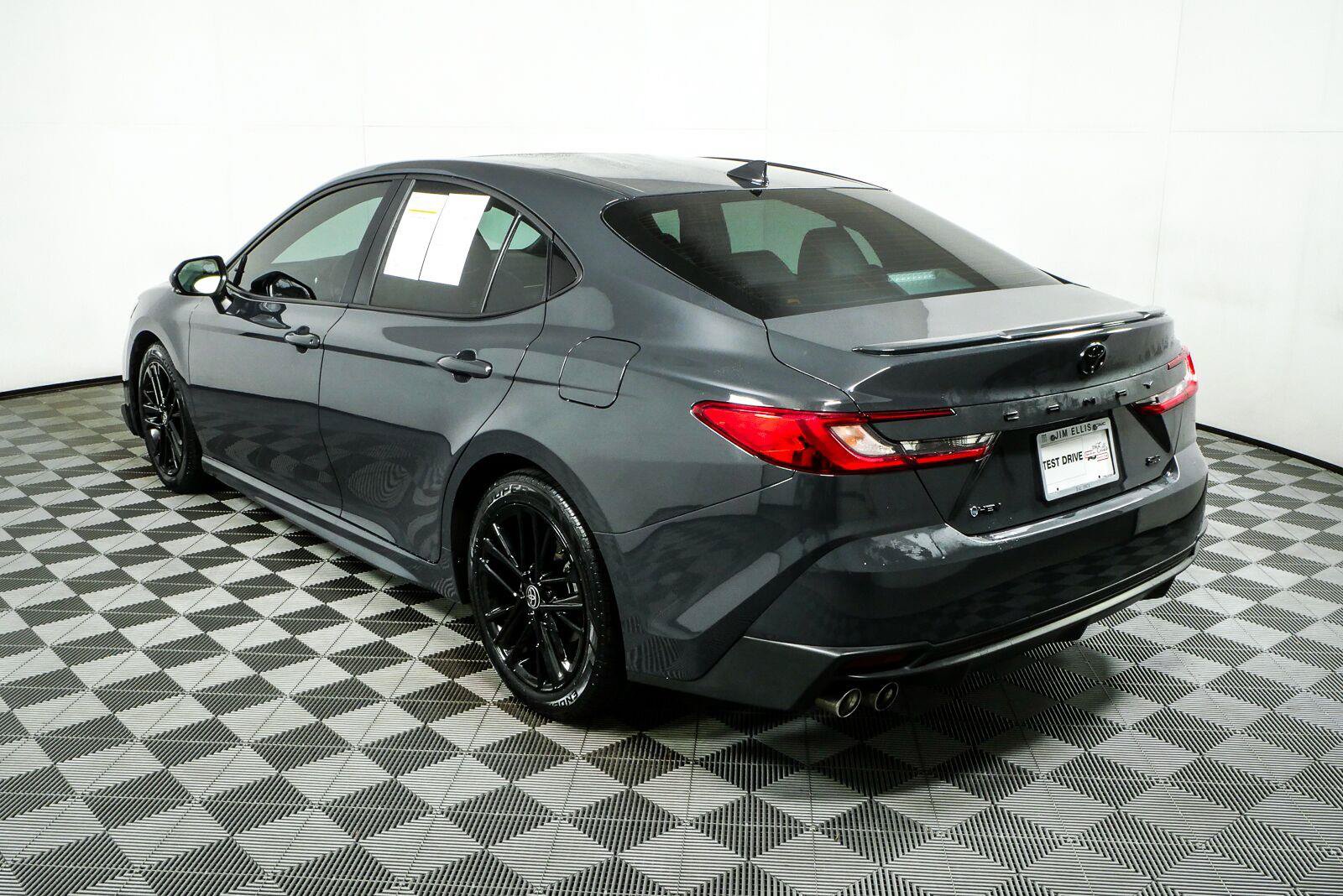 Used 2025 Toyota Camry SE w/ Convenience Package FWD image 27