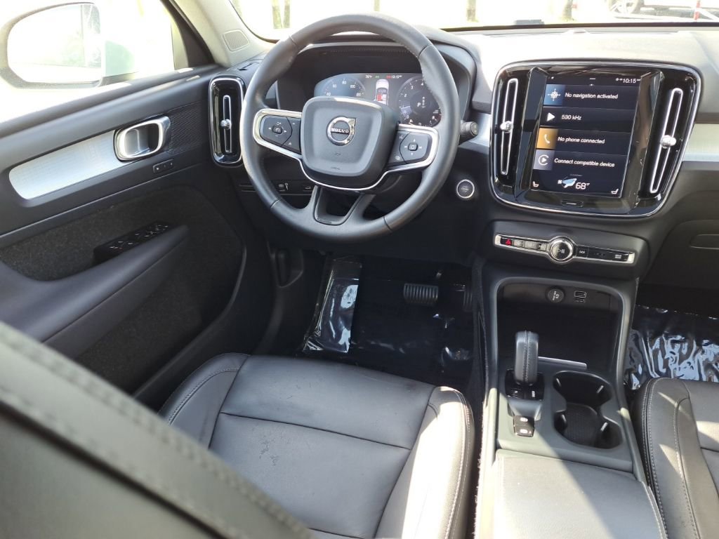 Used 2021 Volvo XC40 T5 Momentum w/ Climate Package image 10