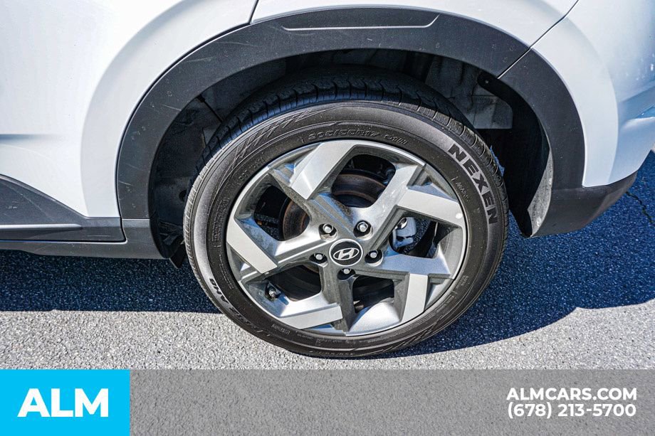 Used 2025 Hyundai Venue SEL image 17