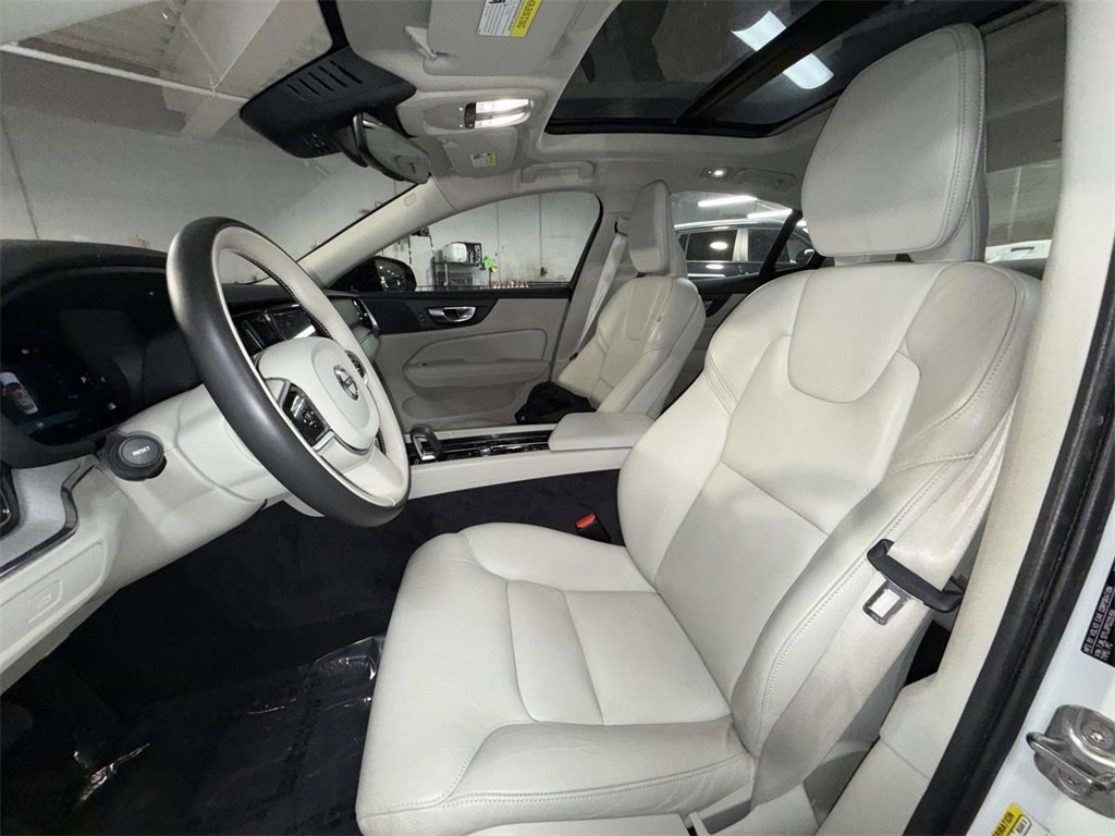 Used 2023 Volvo S60 B5 Plus image 2