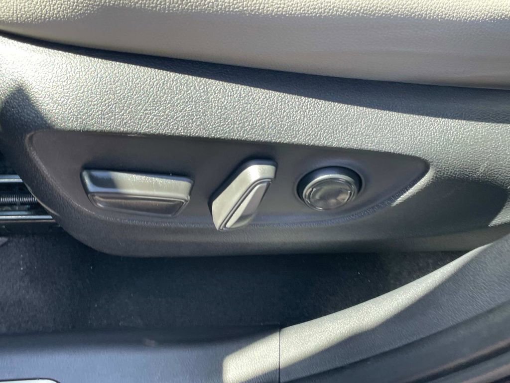 Used 2024 Toyota Grand Highlander AWD Hybrid image 22