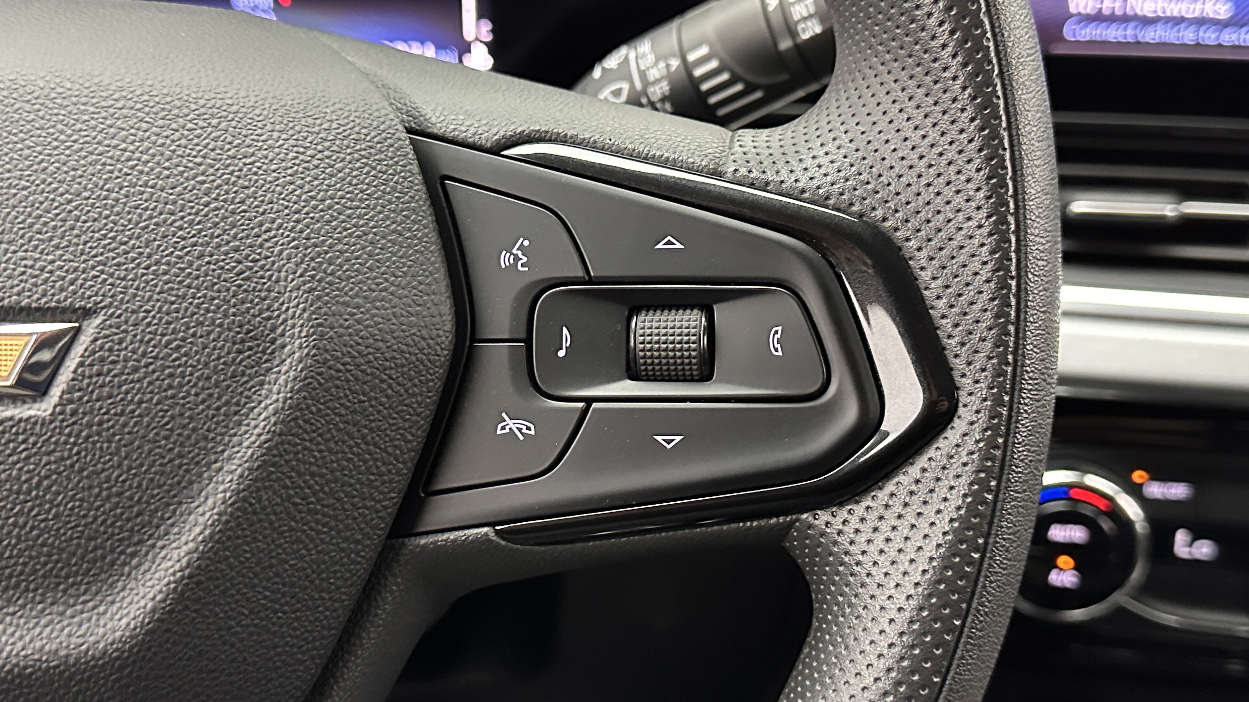 Used 2025 Chevrolet Trax LT FWD image 21