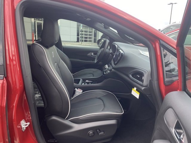 New 2026 Chrysler Pacifica Limited w/ S Appearance Package image 29