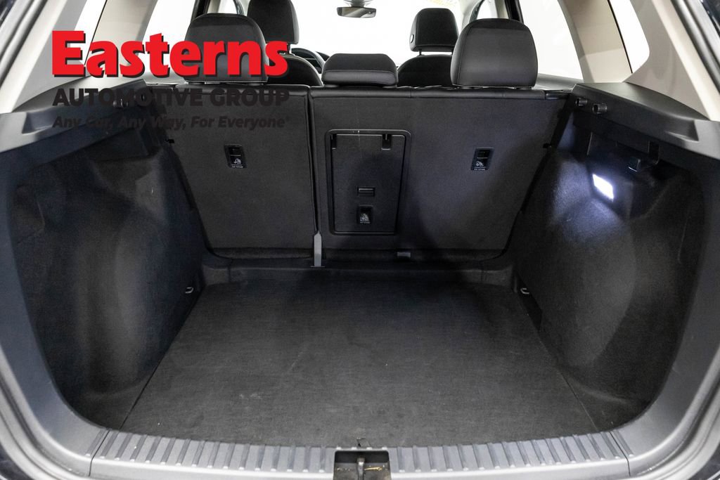 Used 2025 Volkswagen Taos SE FWD image 9