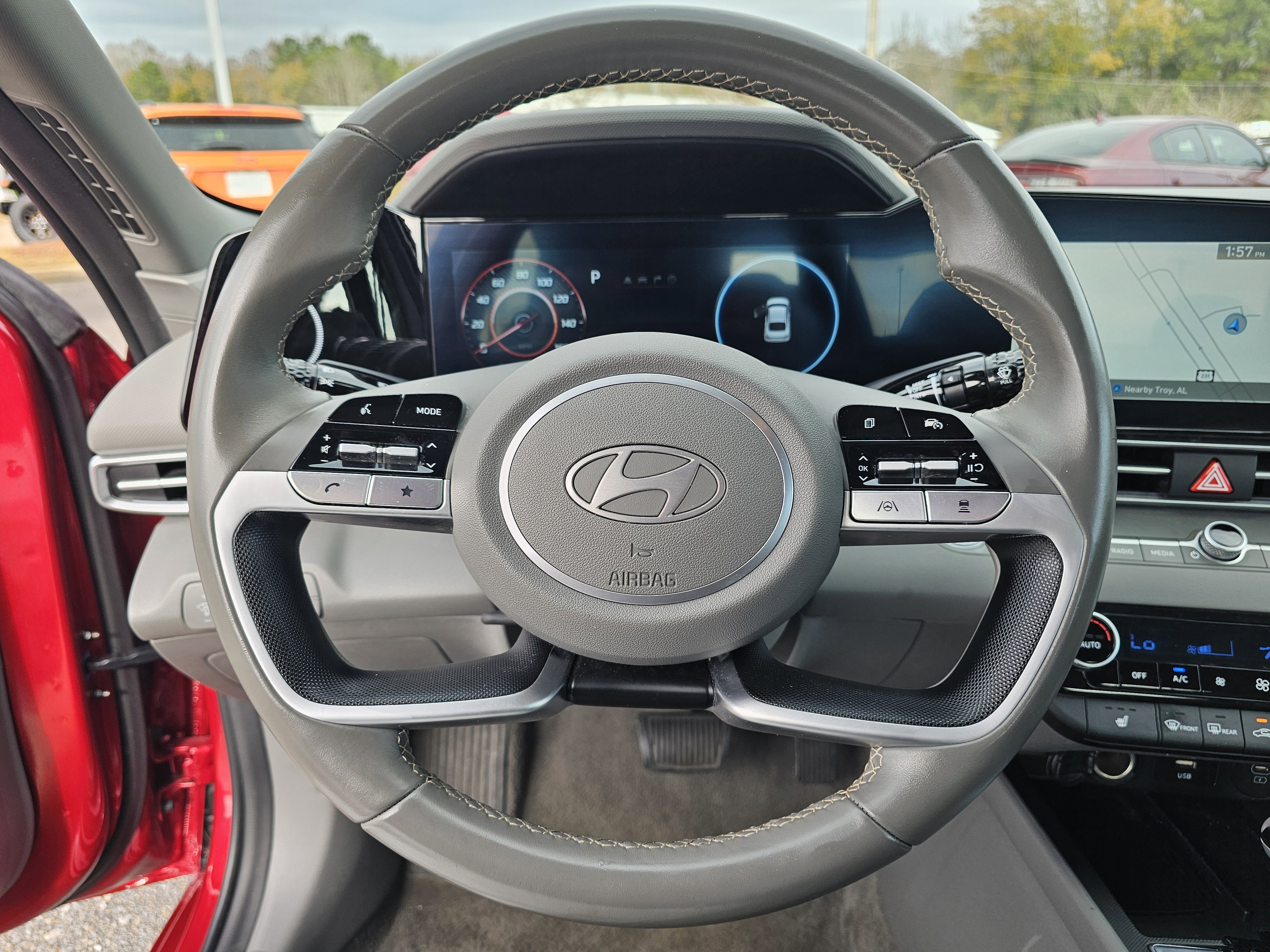 Used 2025 Hyundai Elantra SEL image 18