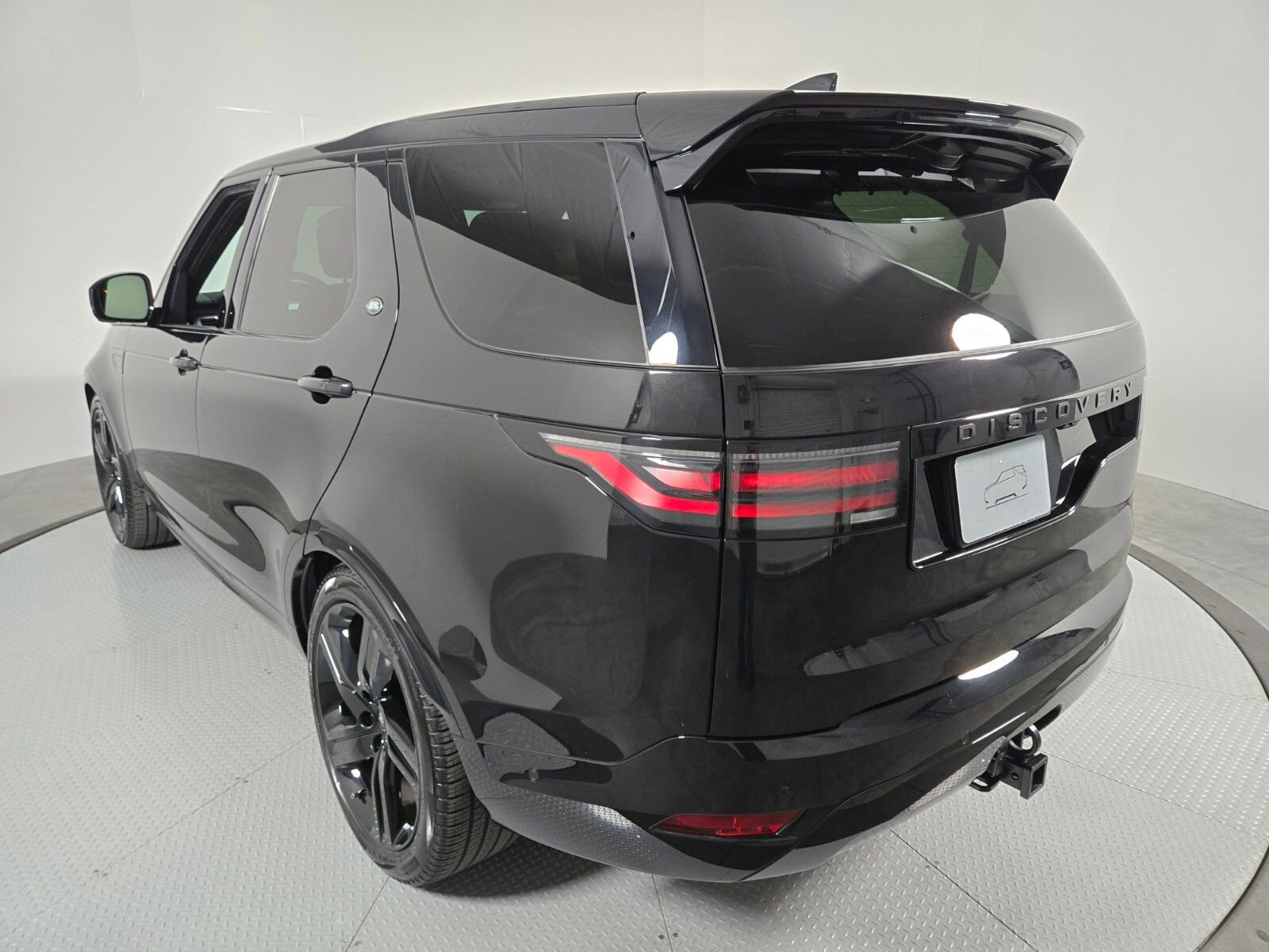 Used 2025 Land Rover Discovery Dynamic SE image 7