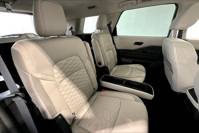 Used 2024 Nissan Pathfinder SV w/ SV Premium Package image 26