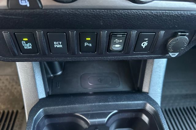 Used 2017 Toyota Tacoma Limited image 36