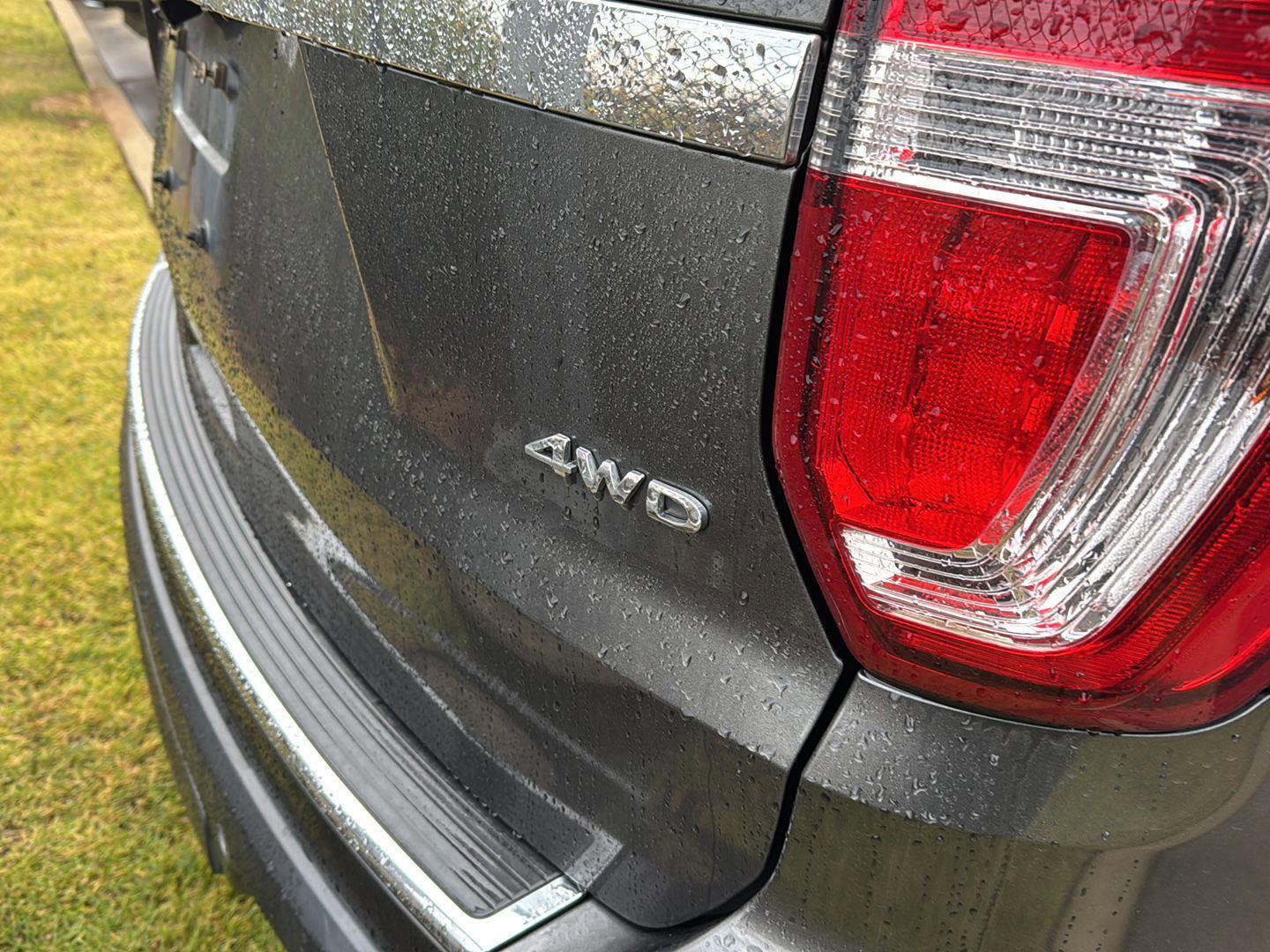 Used 2018 Ford Explorer XLT w/ Equipment Group 202A image 7