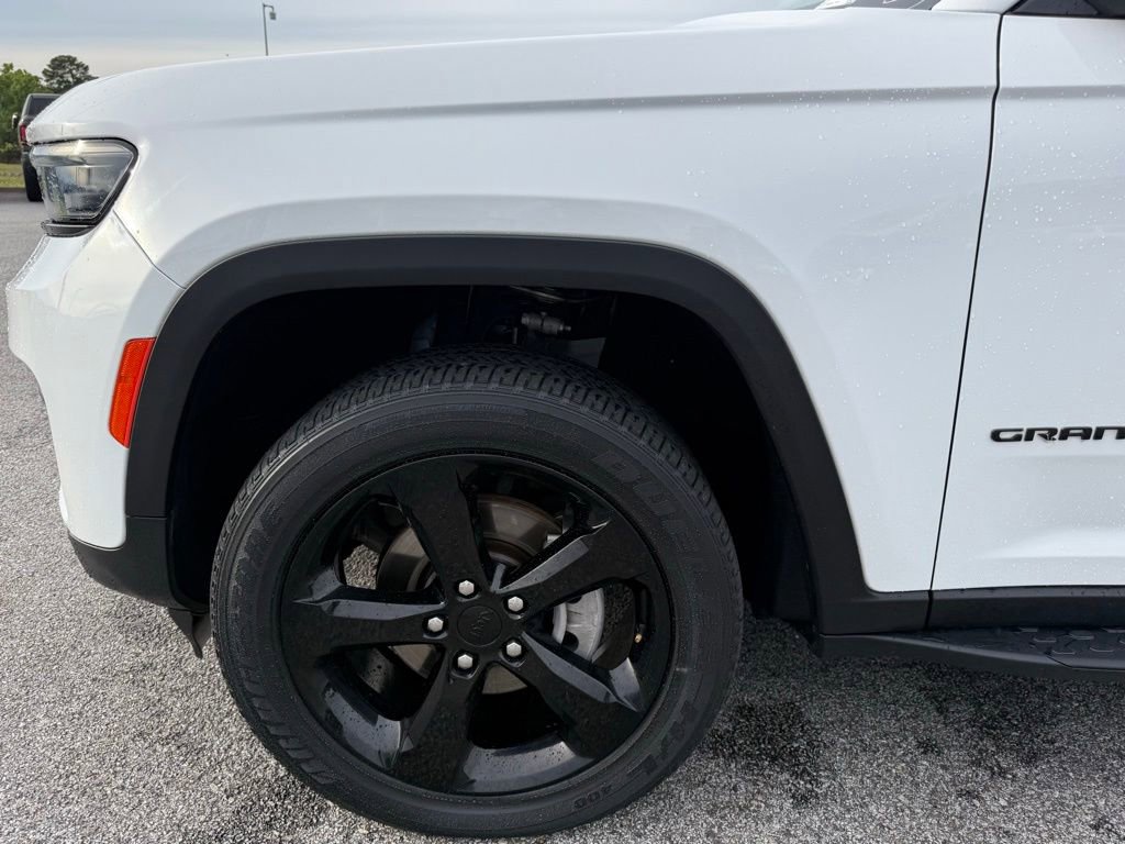 Used 2023 Jeep Grand Cherokee Altitude RWD image 26
