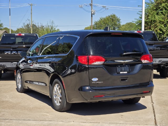 Certified 2023 Chrysler Voyager LX FWD image 5