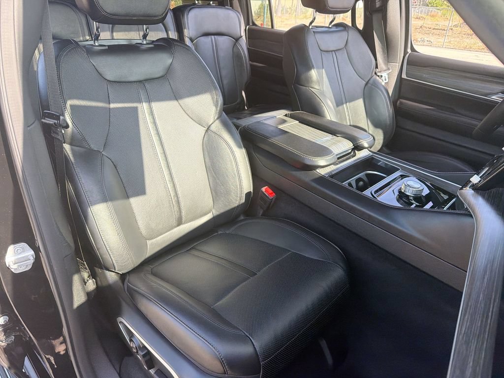 Used 2023 Jeep Wagoneer L Series III w/ Premium Group I RWD image 27