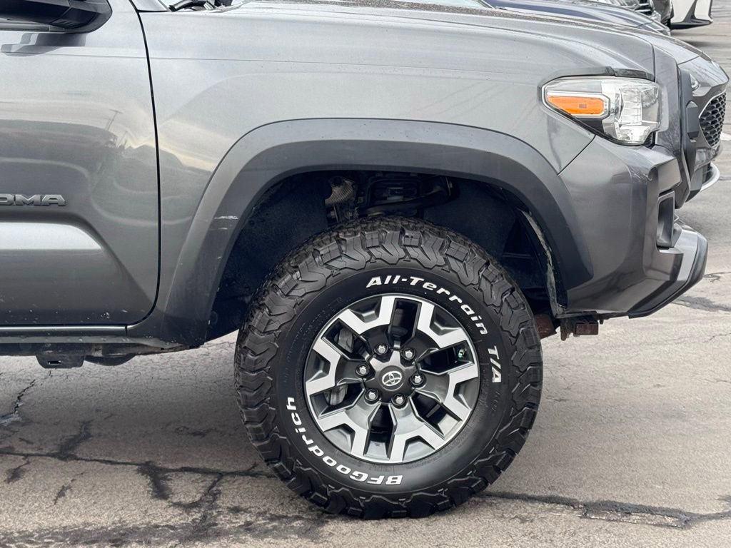 Used 2019 Toyota Tacoma TRD Off-Road image 40