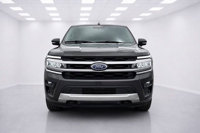 Used 2023 Ford Expedition XLT AWD/4WD image 3