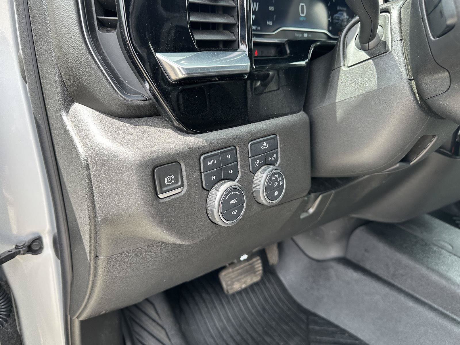 Used 2022 Chevrolet Silverado 1500 RST AWD/4WD image 19