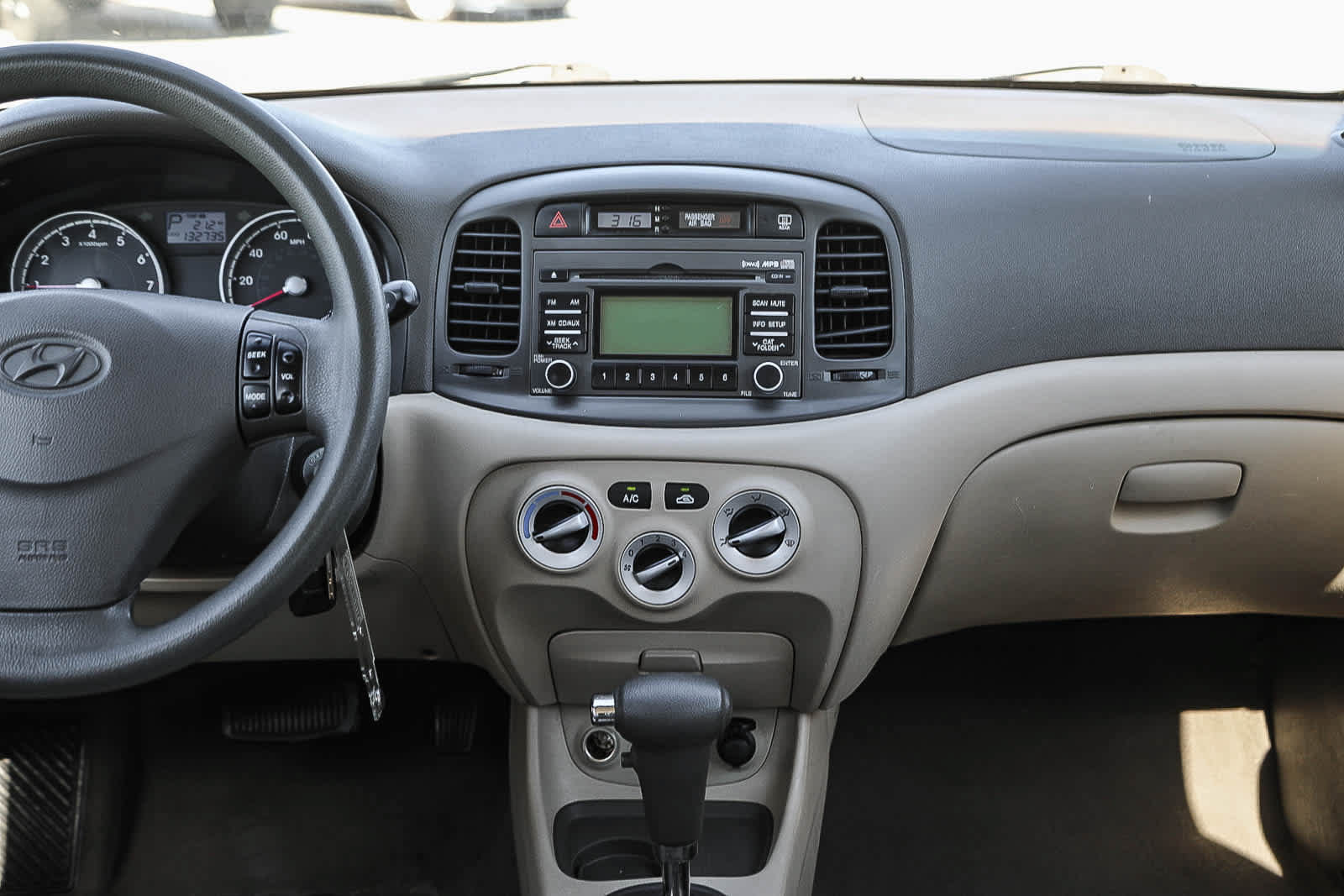Used 2011 Hyundai Accent GLS w/ Premium Pkg 4 FWD image 12