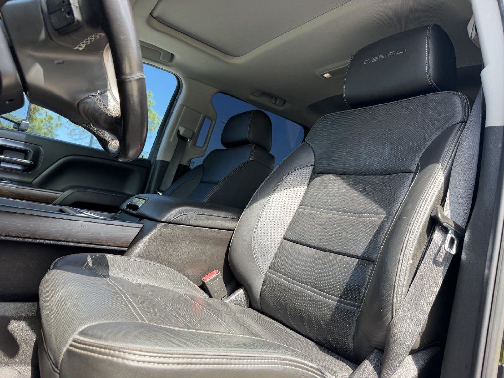 Used 2019 GMC Sierra 2500 Denali w/ Duramax Plus Package AWD/4WD image 12