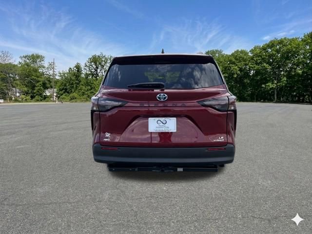 Used 2023 Toyota Sienna LE AWD/4WD image 6