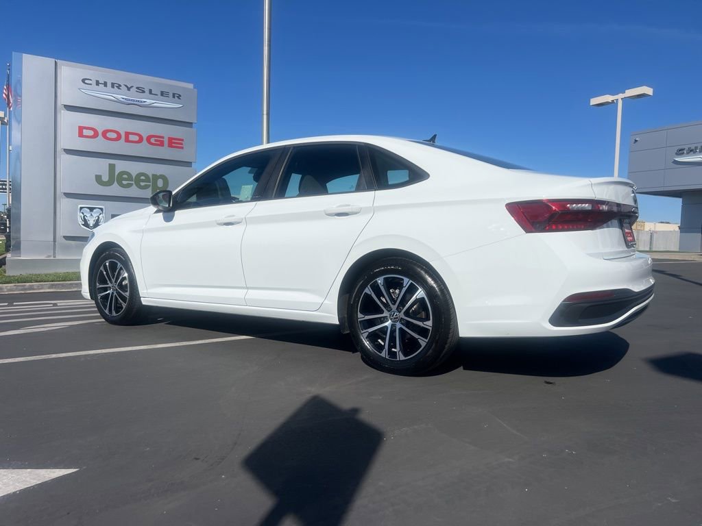 Used 2025 Volkswagen Jetta Sport image 14