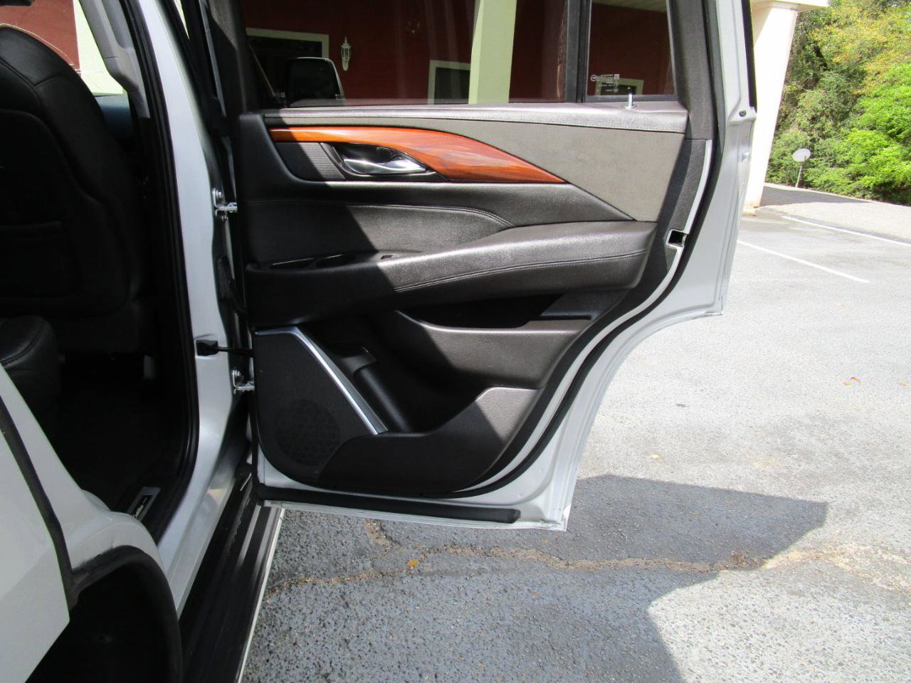 Used 2020 Cadillac Escalade Luxury RWD image 27