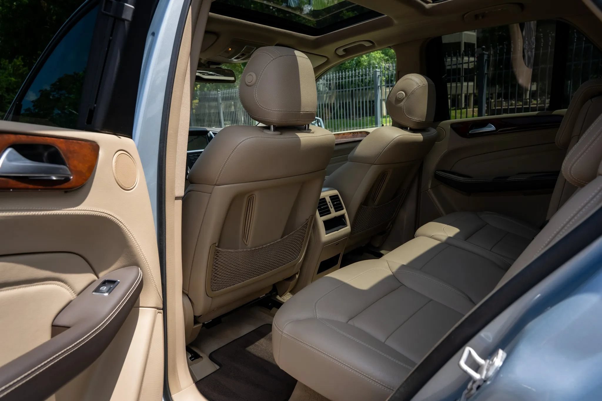 Used 2015 Mercedes-Benz ML 400 4MATIC w/ Lighting Package image 13