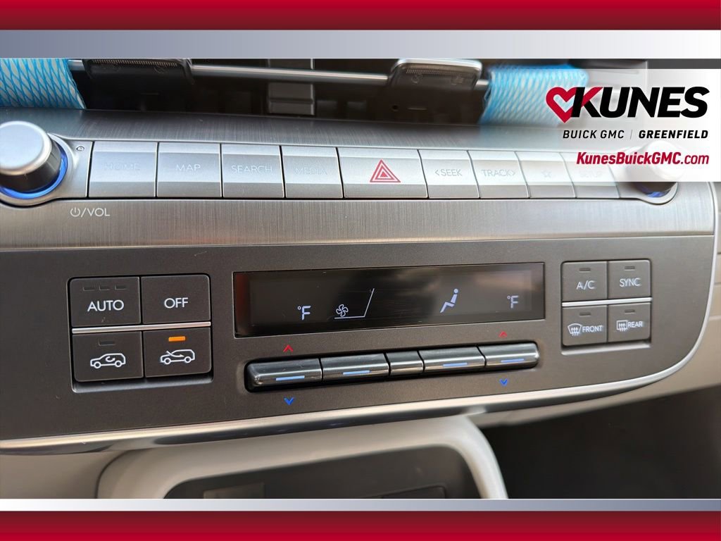 Used 2025 Hyundai Kona SEL image 28