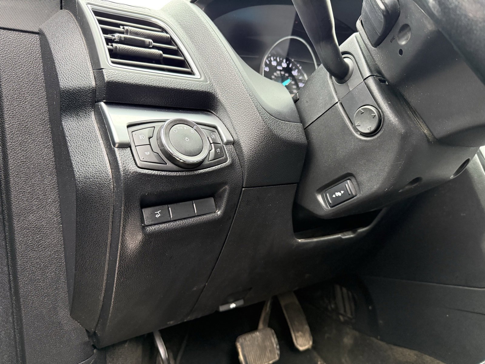 Used 2017 Ford Explorer Limited image 25