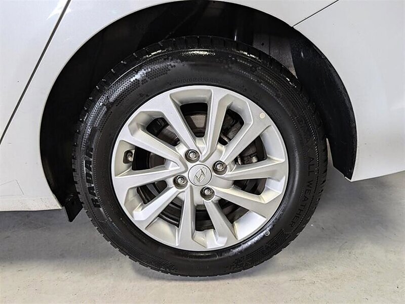 Used 2022 Hyundai Accent SEL FWD image 14