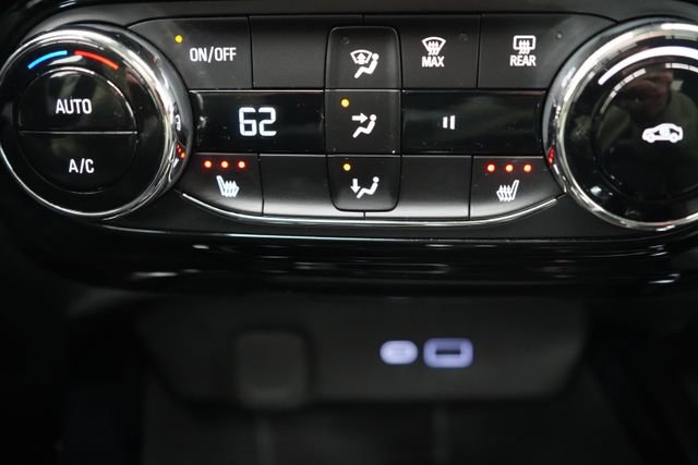 Used 2024 Chevrolet Trax LT w/ LT Convenience Package FWD image 37