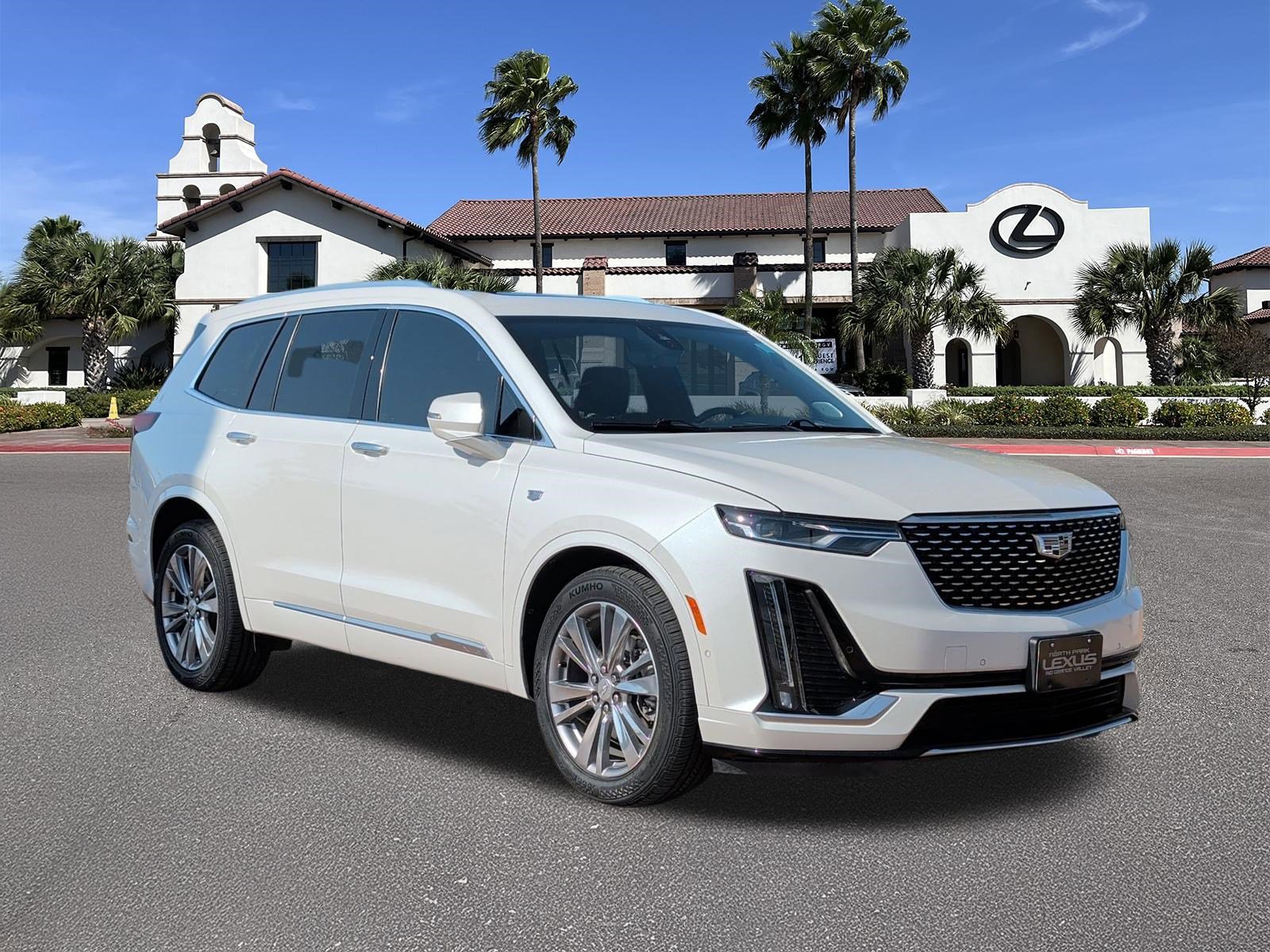 Used 2023 Cadillac XT6 Premium Luxury w/ Technology Package FWD image 1