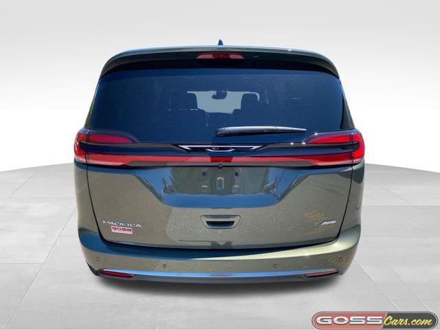 New 2027 Chrysler Pacifica Select AWD/4WD image 4