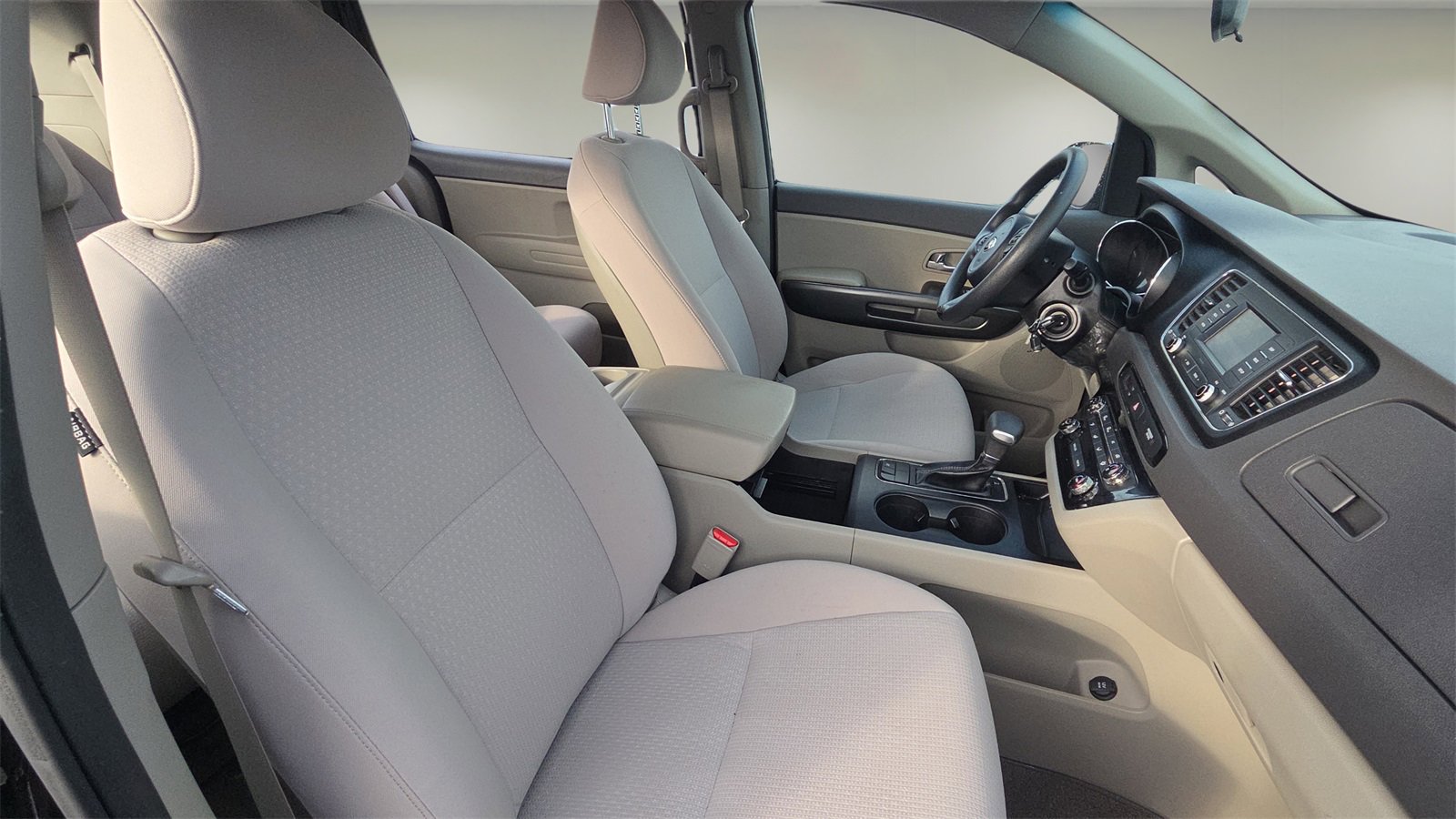 Used 2018 Kia Sedona L image 16