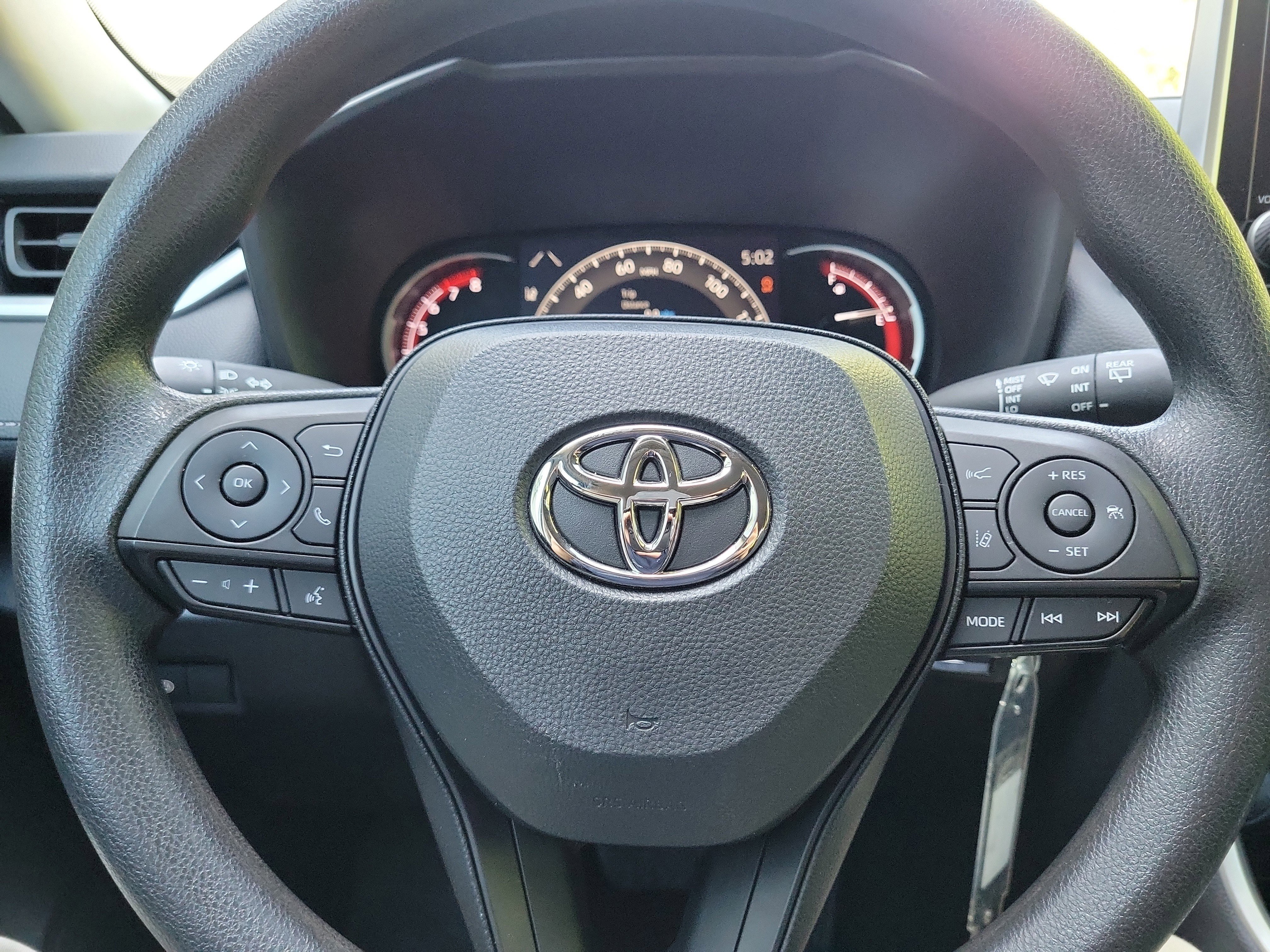 Used 2023 Toyota RAV4 LE image 21