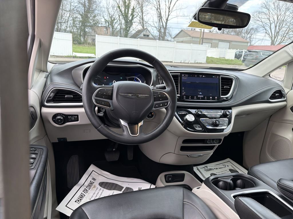 Used 2024 Chrysler Pacifica Select image 13