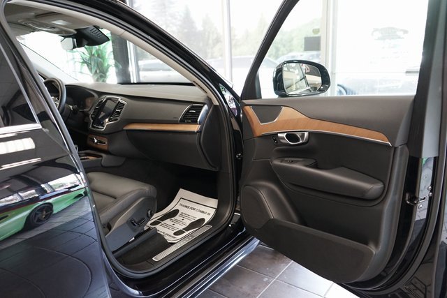 Used 2023 Volvo XC90 B6 Plus image 43