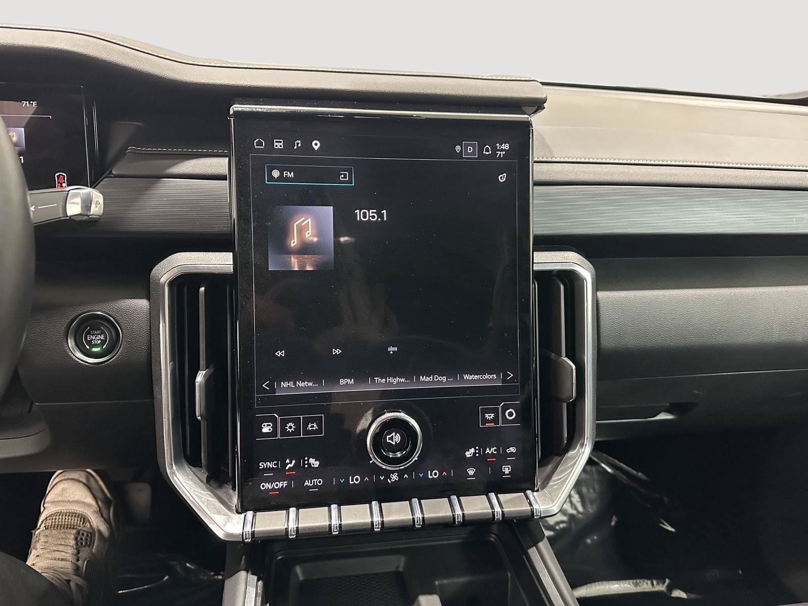 Used 2026 GMC Acadia Elevation w/ Elevation Premium Package AWD/4WD image 12