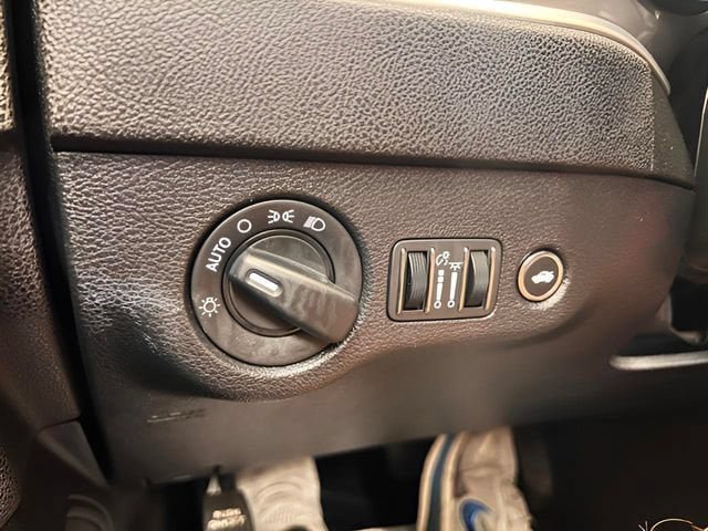 Used 2022 Dodge Charger SXT RWD image 21