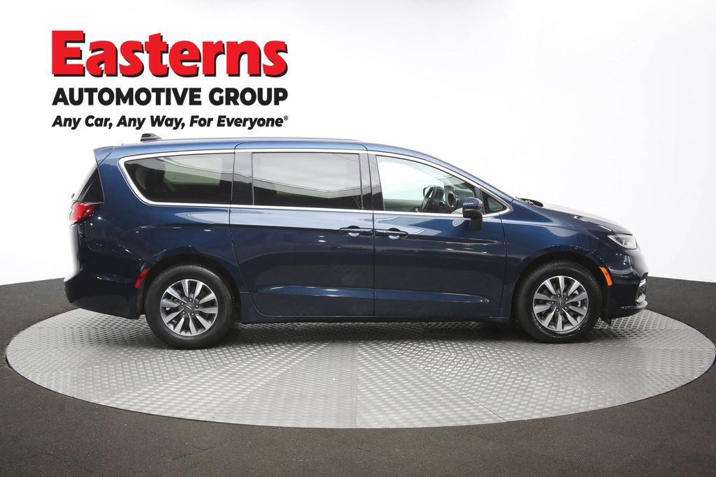 Used 2023 Chrysler Pacifica Touring-L FWD image 47